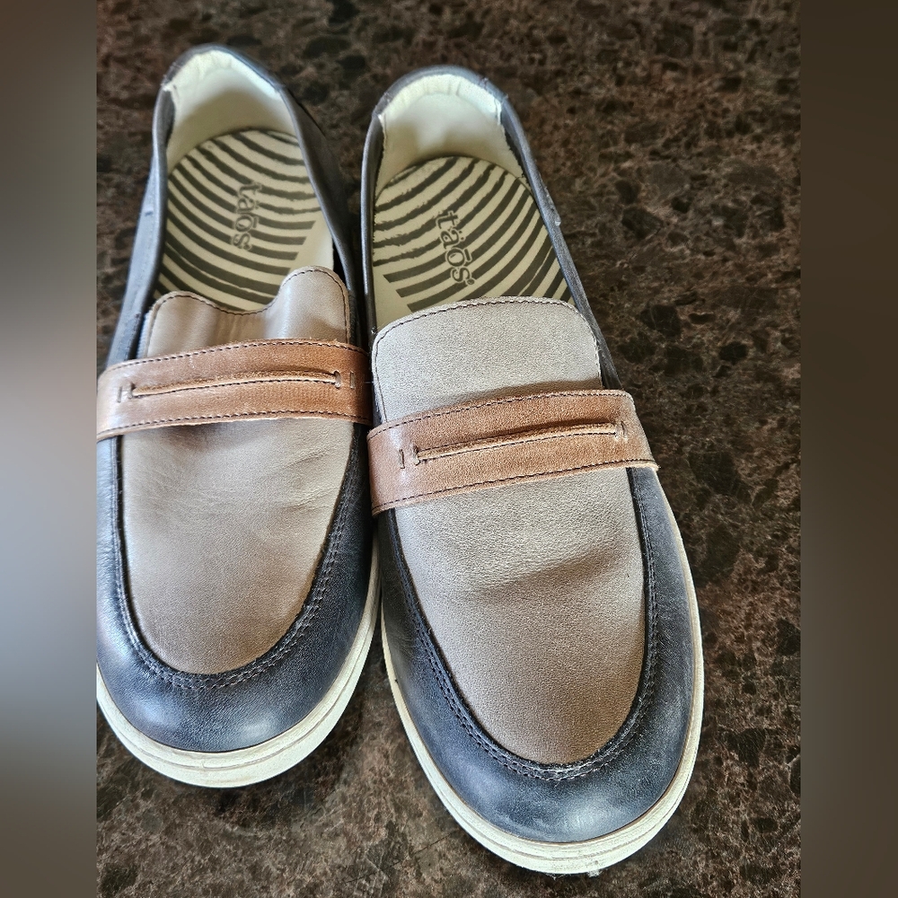 Taos loafers size Upward size 9.5